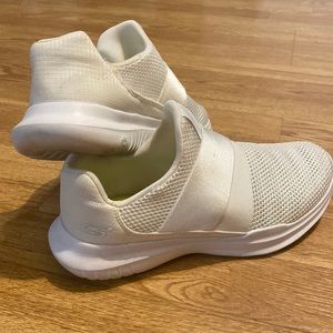 Sketchers performance white/ivory tennis shoes. Size 7.